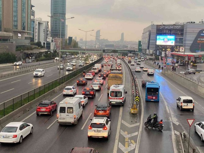 İ̇stanbul’da Beklenen Yağmur Başladı