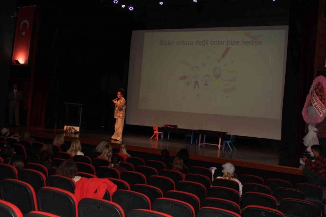 Kartal’da ‘Koruyucu Aile’ Konusuna Işık Tutan Konferansa Yoğun İlgi