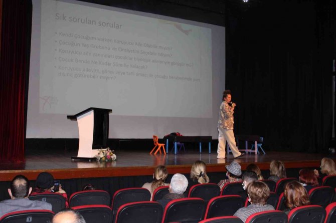 Kartal’da ‘Koruyucu Aile’ Konusuna Işık Tutan Konferansa Yoğun İlgi