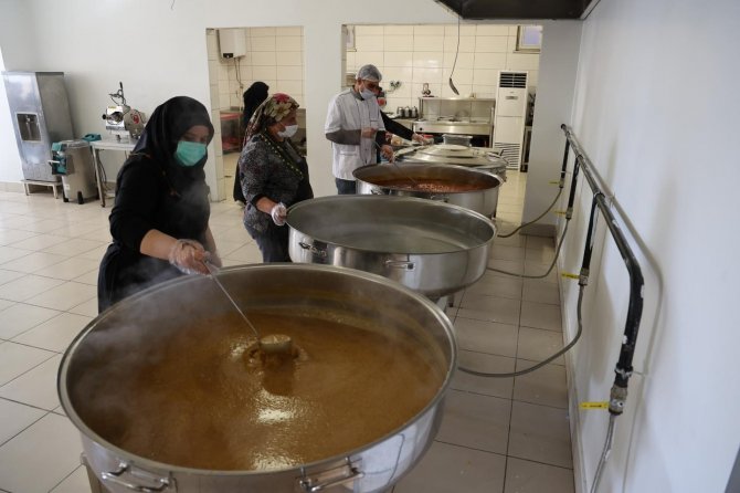 Belediyeden Bin Kişiye Sıcak Yemek