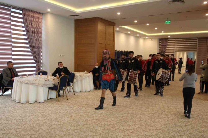 Kırşehir Belediyesi, Yöresel Asker Uğurlaması Yaptı