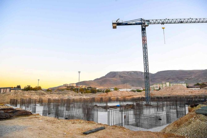 Gürkan, Orduzu Bölgesinde Yapılan Spor Kompleksi Çalışmalarını İnceledi