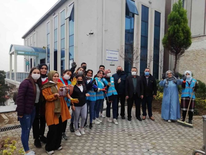 Vefalı Öğrenciler Şehitlerini Unutmadı