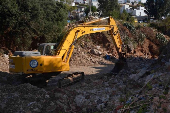 Seydikemer’de 10 Kilometre Dere Temizliği Yapıldı