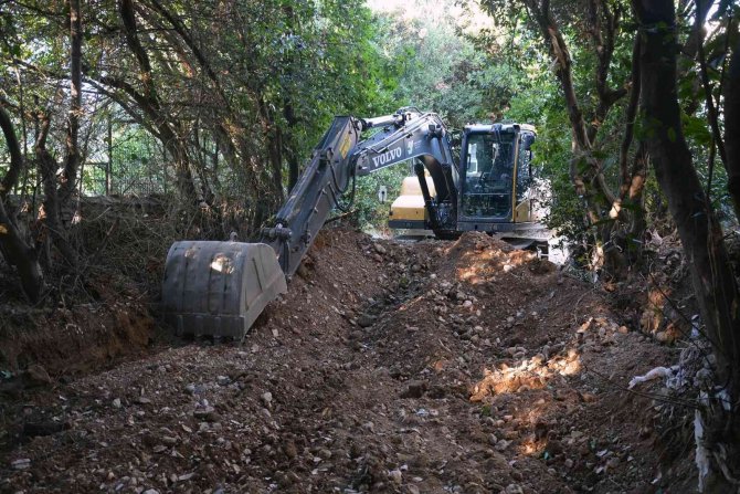 Seydikemer’de 10 Kilometre Dere Temizliği Yapıldı