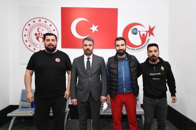 Pursaklar’da Sporcular Harıl Harıl Çalışıyor