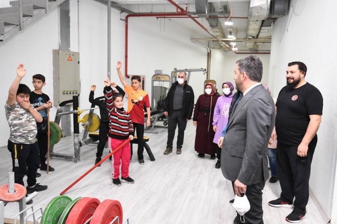 Pursaklar’da Sporcular Harıl Harıl Çalışıyor