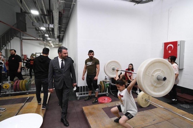 Pursaklar’da Sporcular Harıl Harıl Çalışıyor