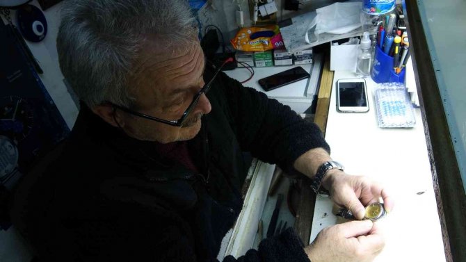34 Yıldır Saatçi Mesleğini Yaşatıyor
