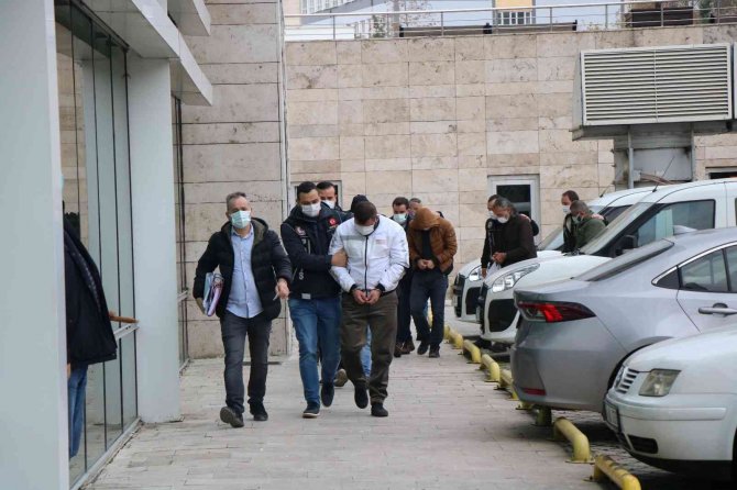 Uyuşturucudan Gözaltına Alınan 6 Kişi Adliyede