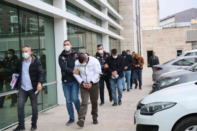 Uyuşturucudan Gözaltına Alınan 6 Kişi Adliyede