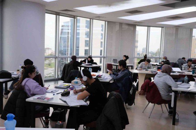 Senih Tongsir Kütüphanesi Üniversite Öğrencilerine Ve Kitap Tutkunlarına Hizmet Veriyor