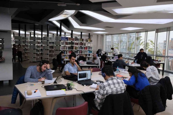 Senih Tongsir Kütüphanesi Üniversite Öğrencilerine Ve Kitap Tutkunlarına Hizmet Veriyor