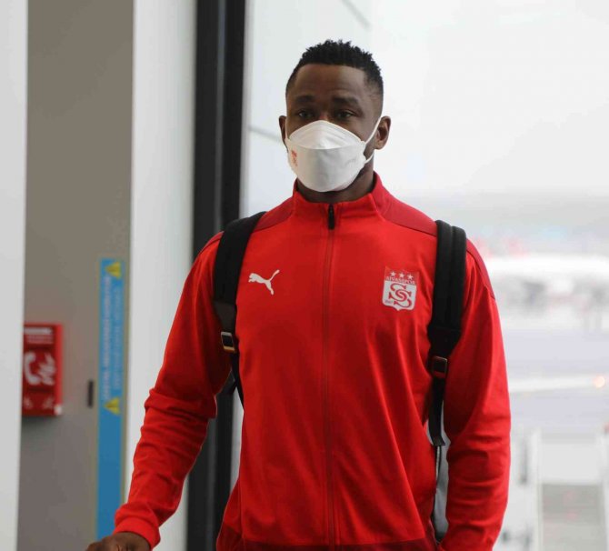 Sivasspor Kafilesi İ̇stanbul’a Ulaştı