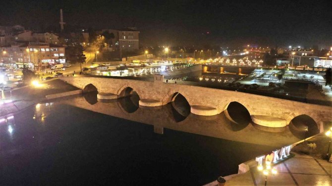 770 Yıllık Köprü Kartpostallık Görüntüler Oluşturdu