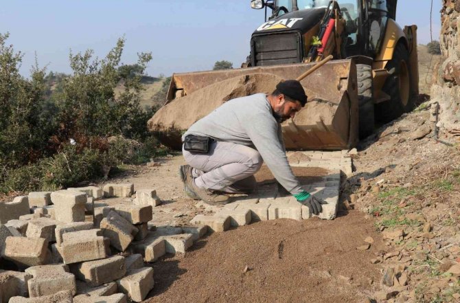 Turgutlu Belediyesi Kırsal Mahallelerde Çalışmalarını Sürdürüyor