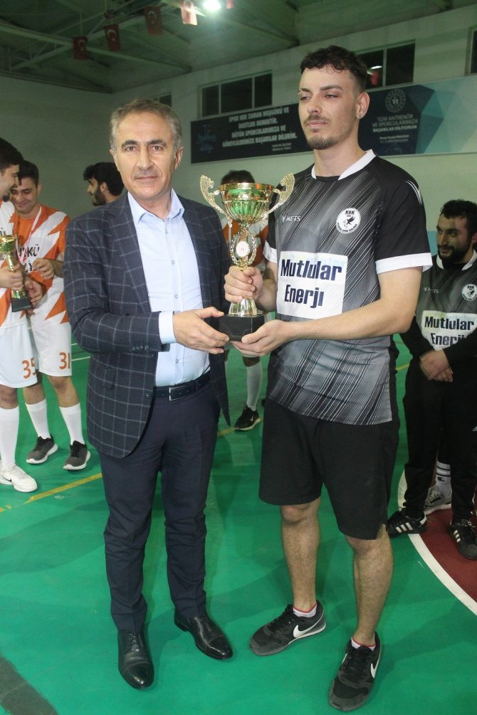 Voleybolda Ülkü Pansiyon Şampiyon