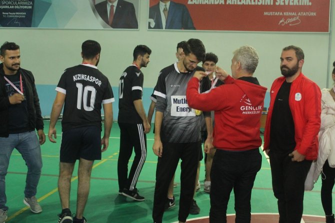 Voleybolda Ülkü Pansiyon Şampiyon
