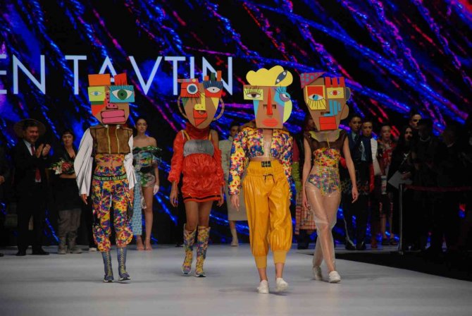Ei̇b 15. Moda Tasarım Yarışması Final Defilesi Nefes Kesti