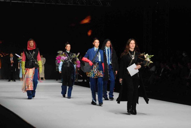 Ei̇b 15. Moda Tasarım Yarışması Final Defilesi Nefes Kesti