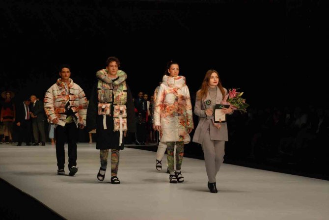 Ei̇b 15. Moda Tasarım Yarışması Final Defilesi Nefes Kesti