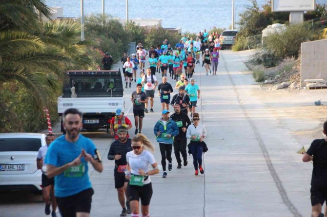 600 Sporcu Bodrum’da Ter Döktü