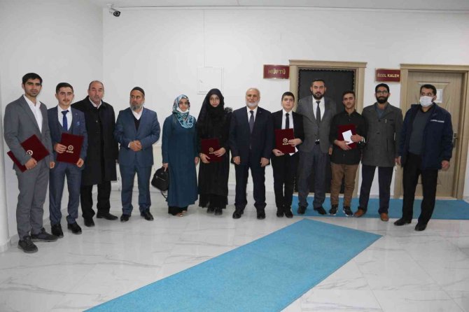 Ağrılı Hafızlar Belgelerine Kavuştu