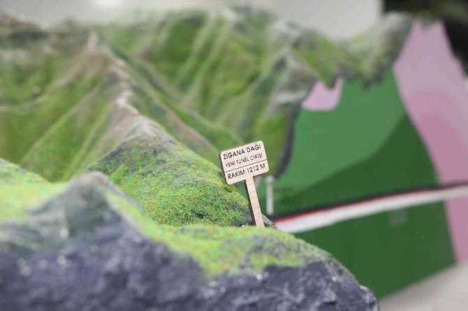 Ak Parti Genel Başkanvekili Binali Yıldırım Yeni Zigana Tüneli İnşaatında İncelemelerde Bulundu