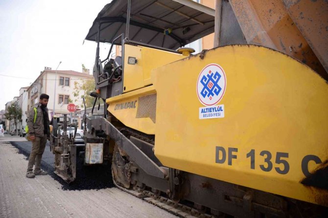 Altıeylül’de Asfaltlama Çalışmaları Başladı