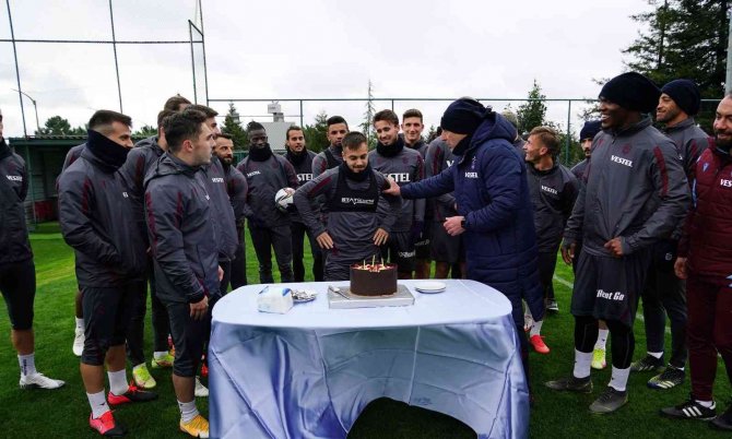 Trabzonspor’da Yusuf Sarı’ya Brezilya Usulü Doğum Günü Kutlaması
