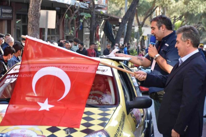 Buharkent Tırmanma Yarışı Seremonik Startı Verildi