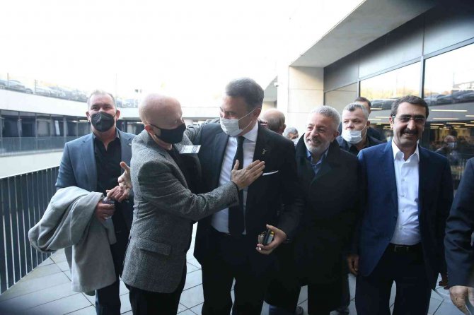 Beşiktaş Eski Başkanı Fikret Orman, Divan Kurulu Toplantısı’na Geldi