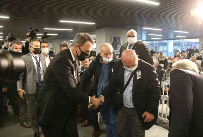 Beşiktaş Eski Başkanı Fikret Orman, Divan Kurulu Toplantısı’na Geldi