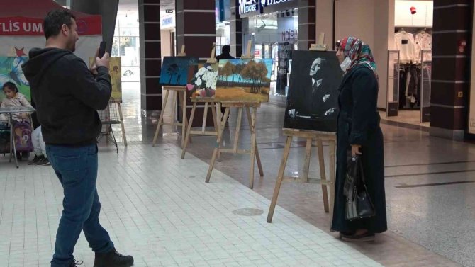 Öğretmen Ve Öğrencilerin Açtığı Resim Sergisi İlgi Odağı Oldu
