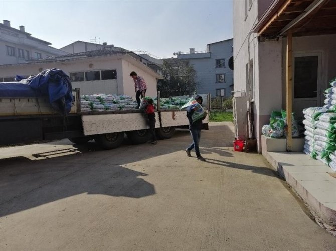 Çiftçilere Tohum Ve Yem Dağıtıldı