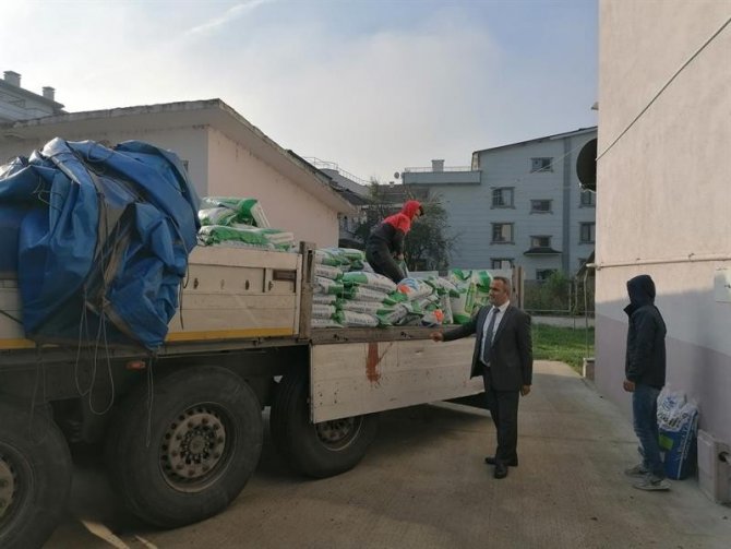 Çiftçilere Tohum Ve Yem Dağıtıldı
