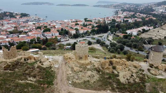 Foça’nın 350 Yıllık Yel Değirmenleri Tarihe Işık Tutuyor