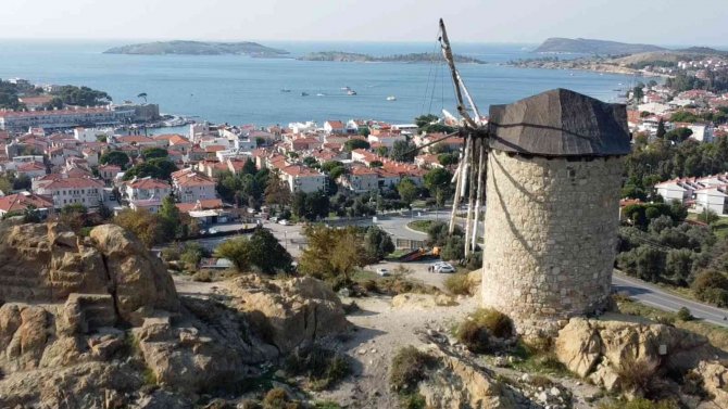 Foça’nın 350 Yıllık Yel Değirmenleri Tarihe Işık Tutuyor