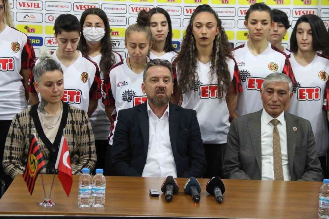 Eskişehirspor’da Artık Kadınlar Da Sahaya Çıkacak