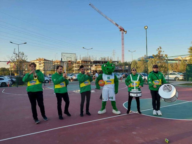 Frutti Extra Bursaspor Basketbol Takımının Genç Bando Grubu Beğeni Topladı