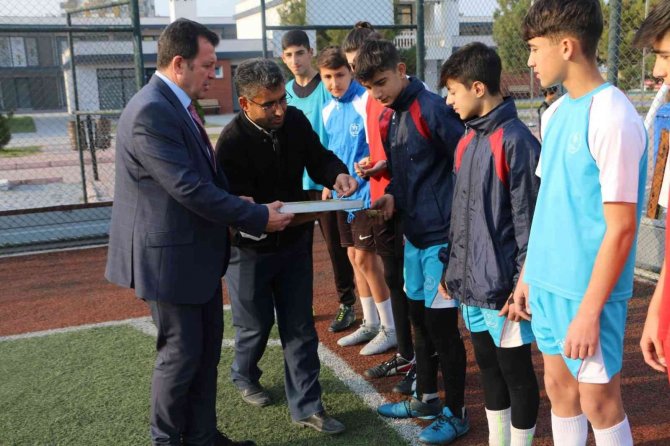 Kabakcı’dan Genç Futbolculara Tatlım İkramı