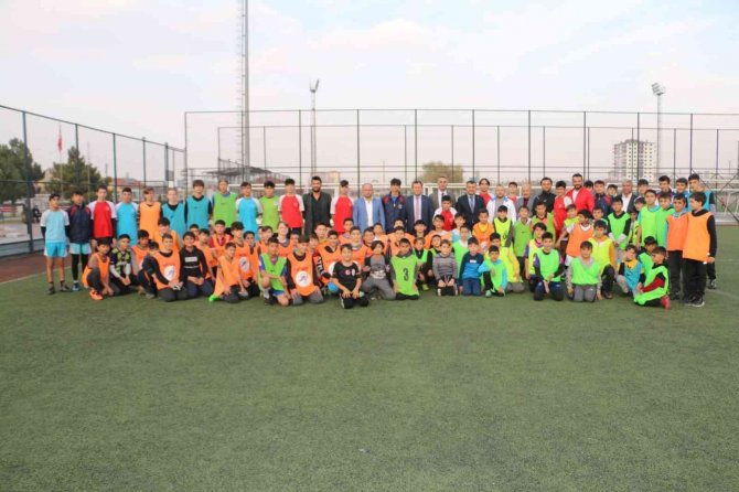 Kabakcı’dan Genç Futbolculara Tatlım İkramı