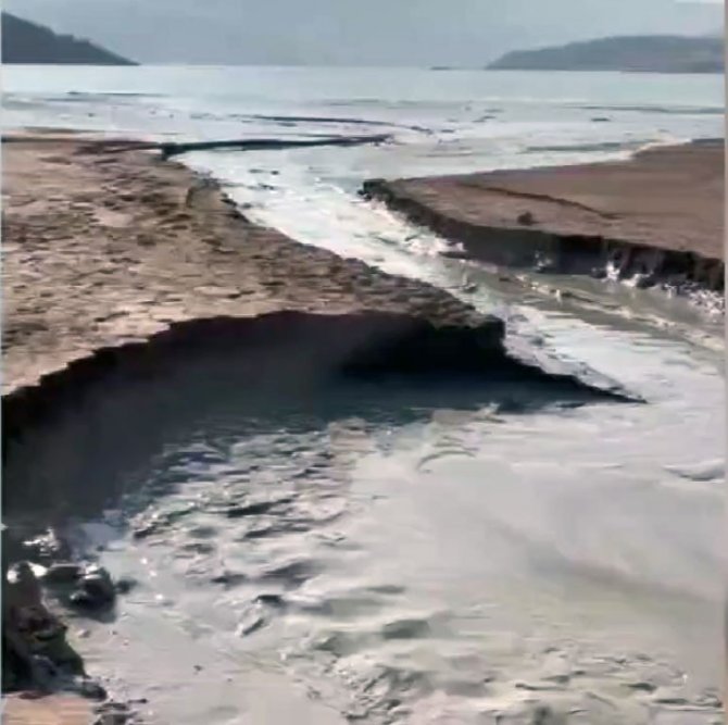 Maden İşletmesineait Atık Su Havuzunun Patlaması Köylüyü Endişelendirdi