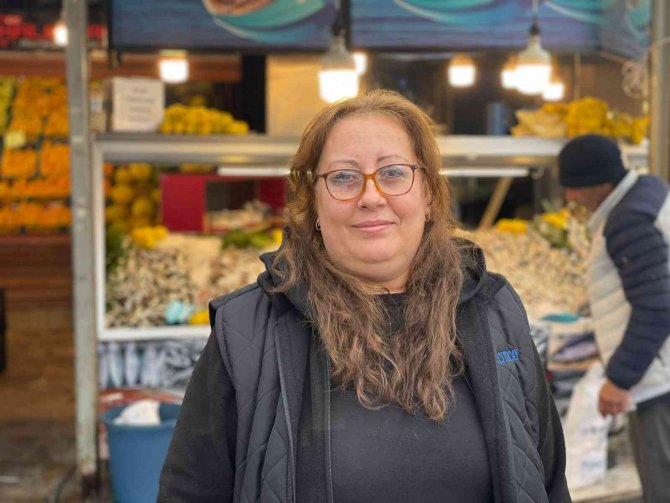 Denizden Hamsi Fışkırıyor