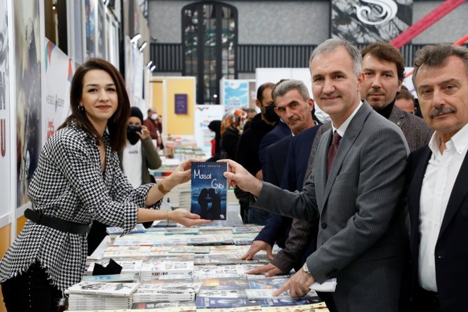 İ̇negöl’ün Kitap Şöleni Başladı