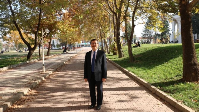 Üniversitede Sonbahar İle Kartpostallık Manzara