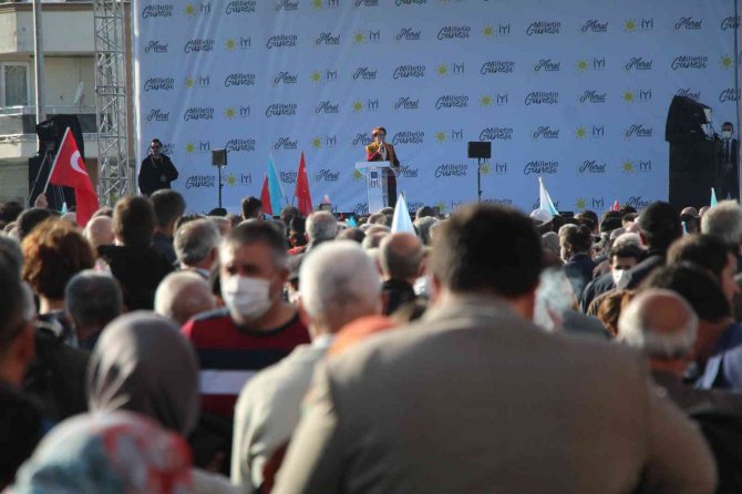 Akşener’in İlk Mitingine Ege’den İnsan Taşındı