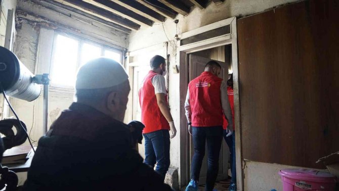 Yalnızı Yaşayan Yaşlı Vatandaşın Evi Yenilendi