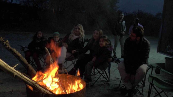 Kapadokya’nın Soğuğunda Halay Çekerek Isındılar