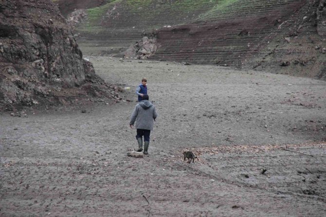 Yuvacık Barajında Korkutan Seviye, Sular Çekildi Köprü Ortaya Çıktı